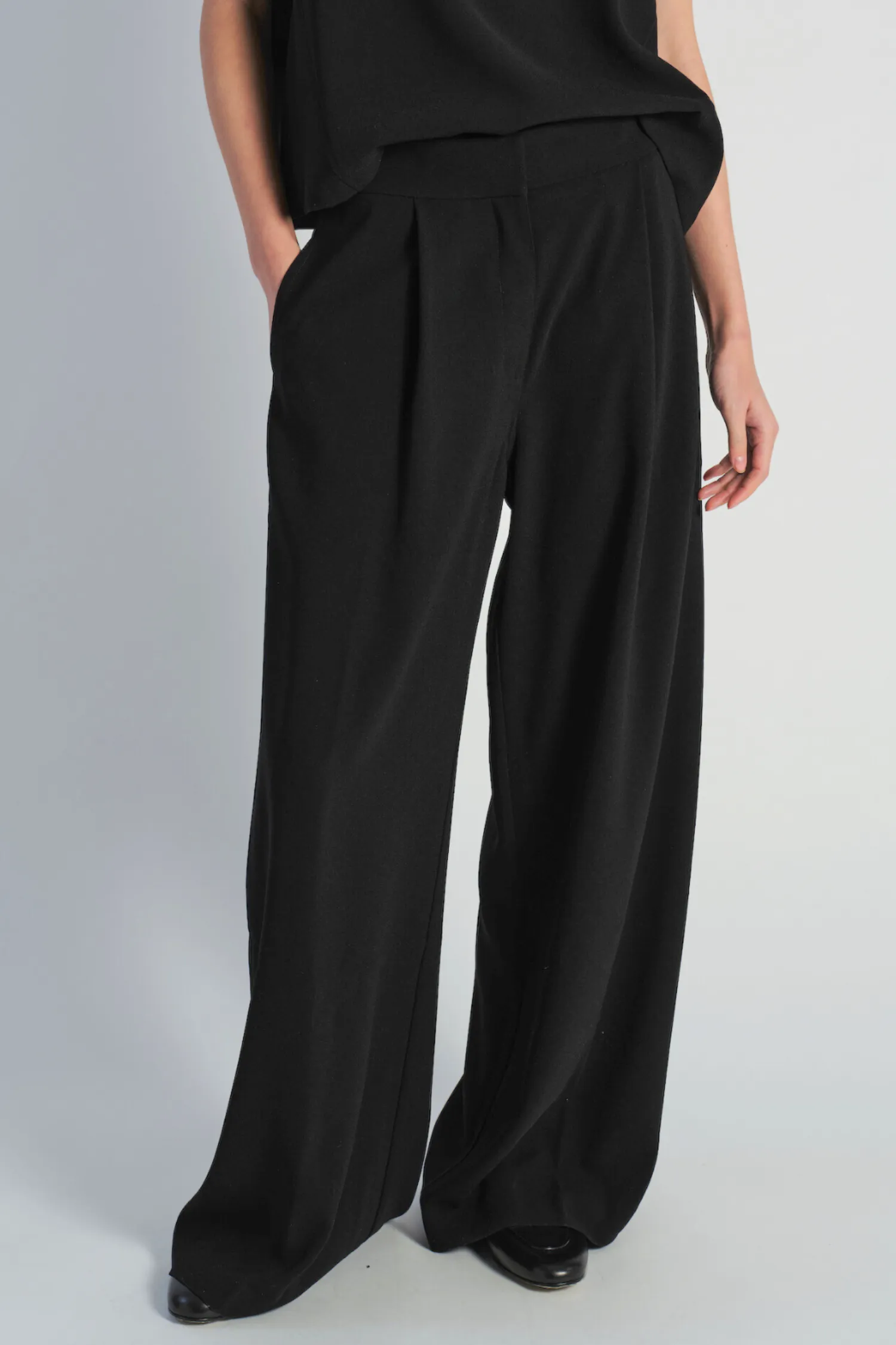 Neve Crepe Pant